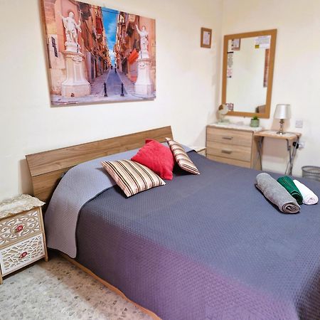Saracini'S Homestay Attard Exterior photo
