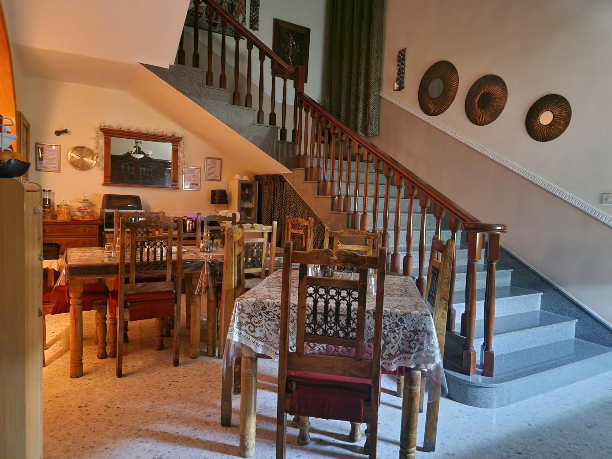 Saracini'S Homestay Attard Exterior photo